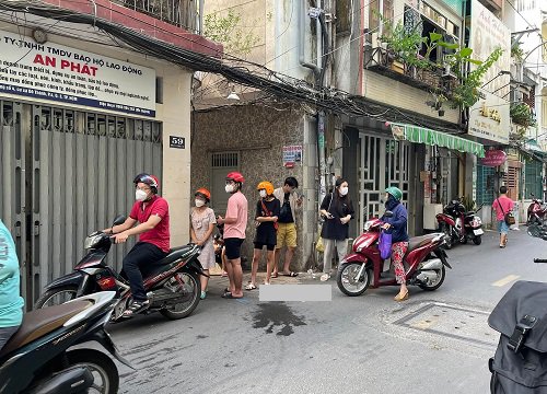 CĂNG: Tiệm bánh mì bà Huynh sáng nay bị cơ quan chức năng đến "giải tán" vì quá đông và nghi hoạt động không giấy phép, nào ngờ đại diện chính thức lên tiếng!