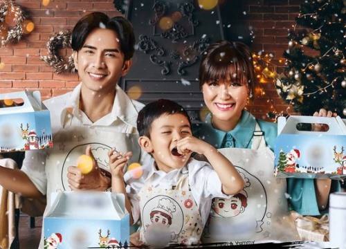 Gia đình Đan Trường vui vẻ chụp ảnh Giáng sinh dù đã ly hôn