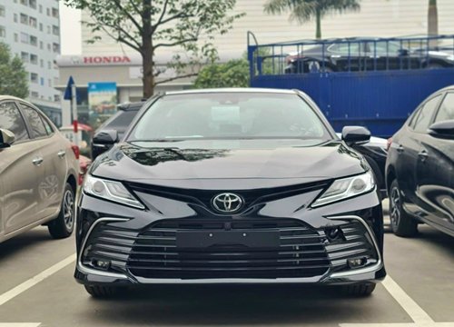 Giá niêm yết và lăn bánh Toyota Camry 2022 vừa ra mắt tăng mạnh, có hút người dùng?