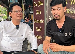 "Nghệ sĩ bây giờ giàu có, đi xe hơi sang, anh em tôi vẫn đi xe máy"