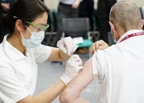 Nhật Bản rút ngắn thời gian chờ tiêm mũi vaccine tăng cường