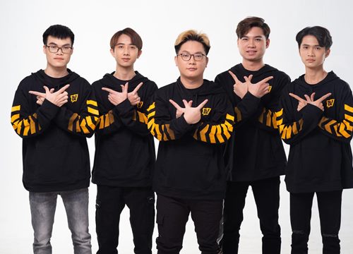 Streamer, tuyển thủ 'tím mắt', 'bạc tóc' tại cuộc đua Giải Free Fire All Stars Awards 2021