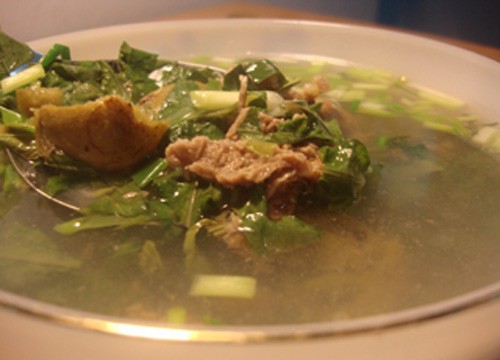 Canh thịt bò thuôn hành răm