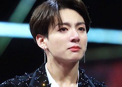 Chết cười với cách lau nước mắt có '1-0-2' của Jungkook BTS