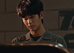 'One Ordinary Day' tập 7: Kim Soo Hyun tự cắt tóc, học hút thuốc để 'cosplay' thành trai hư