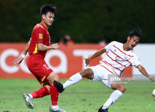 Đội nhà bị Việt Nam nhấn chìm ở AFF Cup, cổ động viên Campuchia tỏ thái độ "bất thường"