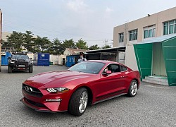 Ford Mustang 2022 bản mui cứng xuất hiện tại Việt Nam