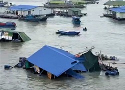 Lồng bè nuôi tôm hùm và nhà nổi du lịch trên đảo Bình Hưng tan tành sau bão số 9