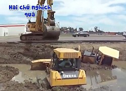 Máy xúc khổng lồ giải cứu 2 máy ủi kẹt ở dưới kênh một nốt nhạc