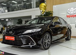 Toyota Camry 2022 có đủ hấp dẫn khi tăng giá bán?