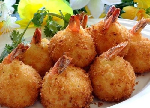 2 cách làm khoai tây bọc xúc xích và bọc tôm chiên xù giòn rụm, hấp dẫn
