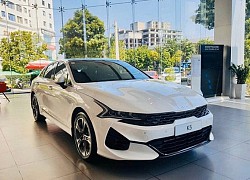 3 mẫu sedan hạng sang trên 1 tỷ đồng phù hợp chơi Tết