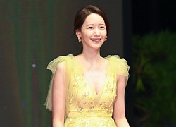 Style thảm đỏ của SNSD: Yoona như công chúa Disney cũng chưa gây trầm trồ bằng body bốc lửa của em út, và một nàng "ma nơ canh"