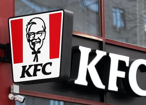 Đặt KFC về nhà phát hiện nguyên cái đầu gà to đùng trong bịch, lên mạng phản ánh nhận luôn "rep" chất lừ