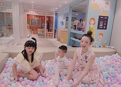 Hiếm lắm mới thấy cậu út nhà Huyền Baby lộ diện, giật luôn spotlight đường cong hiểm hóc của mẹ