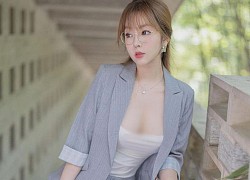 Nhức mắt nàng hot girl diện đồ kín đáo nhưng tạo dáng phản cảm