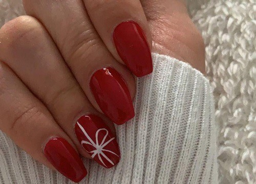 Rộn ràng không khí lễ hội Noel qua từng mẫu nail đỏ tinh tế và độc đáo