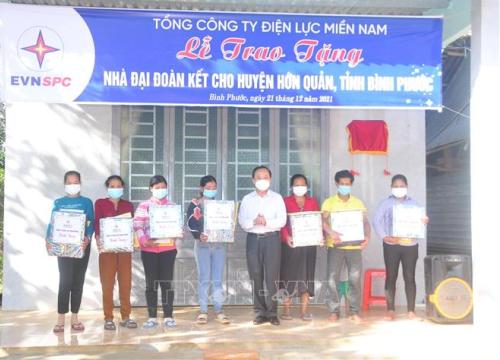 Trao tặng nhà Đại đoàn kết cho hộ nghèo dân tộc thiểu số tại Bình Phước