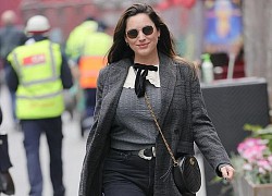 Kelly Brook đẹp cuốn hút với phong cách blazer sang chảnh