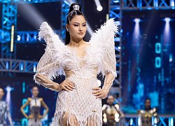 Vũ Thu Phương tự nhận mình catwalk kiểu... "mổ cò", nhiếp ảnh gia đình đám chỉ nhận xét 1 chữ mà điếng người!