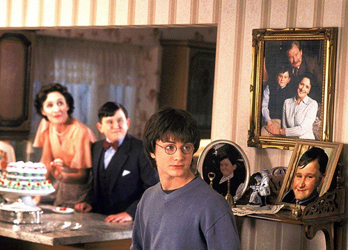 5 sự thật về thế giới Harry Potter mãi về sau fan mới biết: Một cặp đôi đình đám đã chia tay, xót xa nhất cuộc đời bác Hagrid!