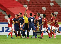 CĐV Singapore tố trọng tài xử ép khiến đội chủ nhà bị loại khỏi AFF Cup