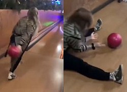 Cô gái ném bowling ngỡ ngàng khi quả bóng lăn trở lại sau cú ném