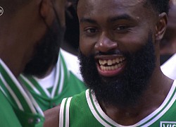 Jaylen Brown "mất răng" vì món quà Giáng sinh ngoài ý muốn của Jayson Tatum