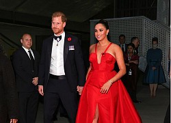 Meghan "vượt mặt" chị dâu Kate, đạt hai danh hiệu nổi bật trong hoàng gia, phản ứng của dư luận mới thật khôi hài