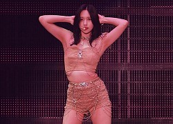 Mina (TWICE) chật vật với bộ outfit siết chặt body khiến fan kêu trời: Đồ của vũ công phụ hoạ còn đẹp hơn