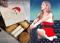 Rosé hóa "bà già Noel" của BLACKPINK, chỉ với 1 hành động nhỏ đã làm rõ nghi vấn nhóm lục đục nội bộ