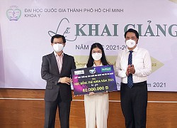 Trao học bổng các thủ khoa