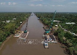 Đắp đập ngăn mặn, bảo vệ trên 128.000 ha đất sản xuất