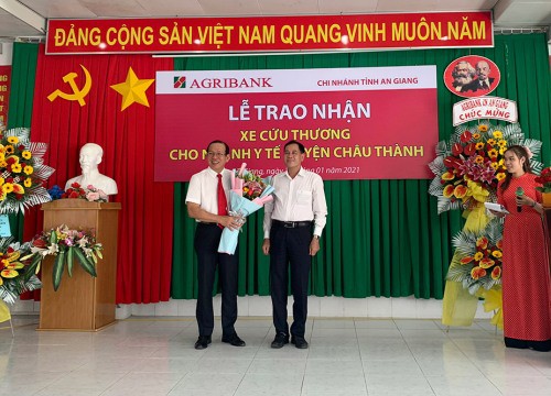 Châu Thành tiếp nhận xe cứu thương trị giá 1 tỷ đồng