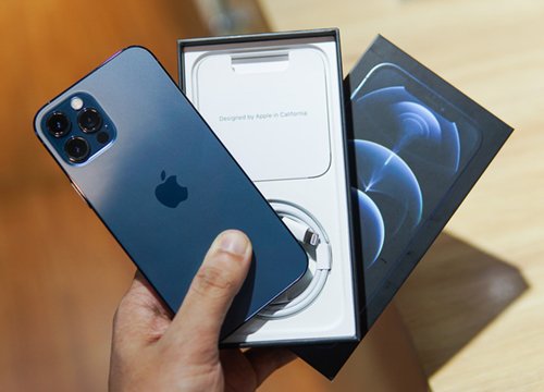 Cửa hàng 'đua' giảm giá iPhone 12