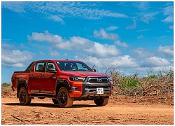 Khách "nườm nượp" mua Toyota Hilux 2021 và đây là lý do