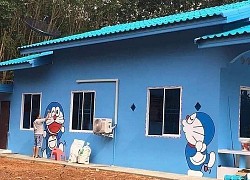 Ngôi nhà giữa rừng view thơ mộng như tranh, nhưng chủ nhà có tình yêu bất tận với Doraemon nên vẽ tranh kín mít cả tường