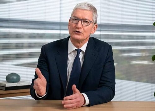 Tim Cook 'tung đòn' tấn công Facebook