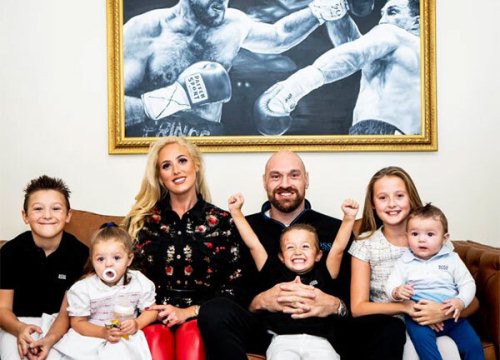 Vợ võ sĩ Tyson Fury mang bầu con thứ 6