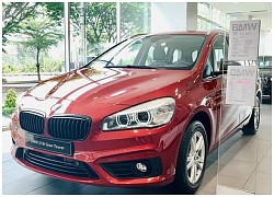 BMW 218i giảm giá kỷ lục dưới 1 tỉ đồng, ngang ngửa Toyota Innova