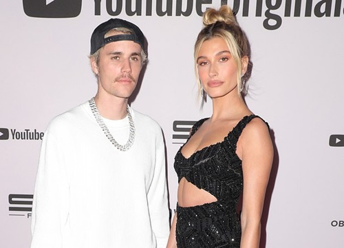 Hailey Baldwin diện đồ hiệu cá tính ra phố