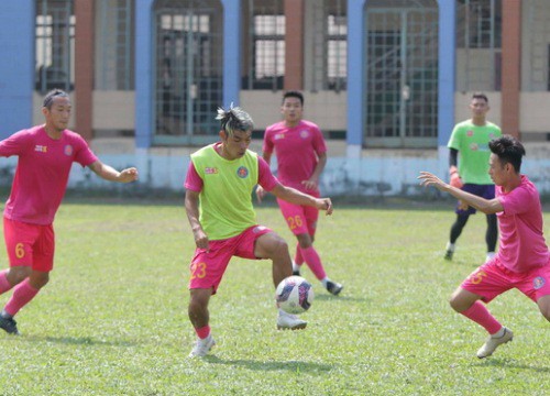 HLV Lê Thụy Hải: 'J-League khác V-League, Văn Triền không dễ thành công'