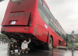 Màn trú mưa hãi hùng của 3 người đàn ông khiến tất cả hoảng hốt: Nguy hiểm quá!