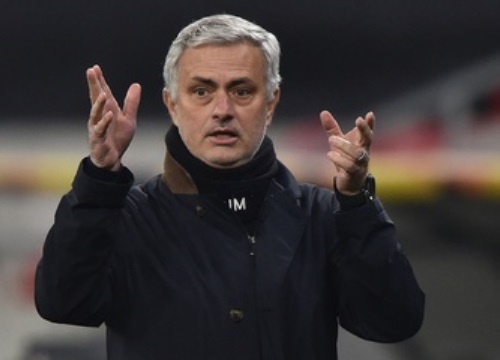 Tottenham sa sút trong lối mòn của Mourinho