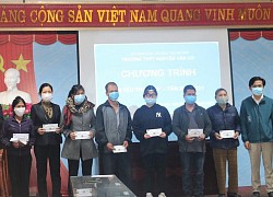 Hà Nội: Trao quà Tết cho học sinh có hoàn cảnh khó khăn