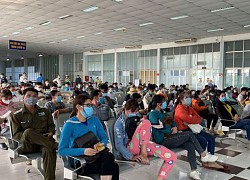Hành khách ùn ùn trả vé tàu, đường sắt huỷ hàng loạt tàu Tết