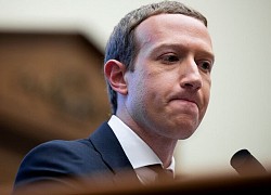 Mark Zuckerberg lúng túng trước Apple