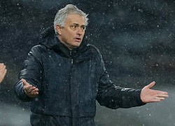 Mourinho thua trận thứ ba liên tiếp: Chết chìm bởi sự... cứng nhắc