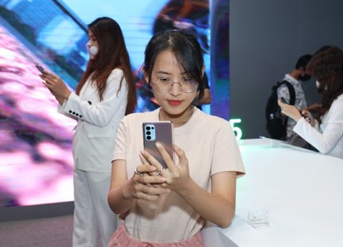 Oppo nâng cấp camera 'pop-up'