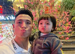 Về nhà đón Tết, hội tuyển thủ Việt Nam thi nhau khoe ảnh tình cảm bên con yêu